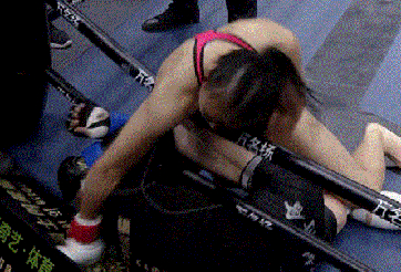 VIDEO: Nữ võ sĩ Trung Quốc 'trút' gần 40 cú đấm liên tiếp hạ gục đối thủ