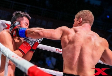 Lĩnh 'mưa' đòn, võ sĩ Trung Quốc bị nhà vô địch thế giới hạ gục chóng vánh