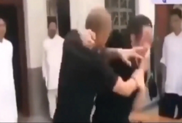 Hai cao thủ Trung Quốc nhận 'gạch đá' vì đánh nhau như trẻ con