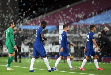 Thua ngược, Chelsea bị MU áp sát trong cuộc đua top 4