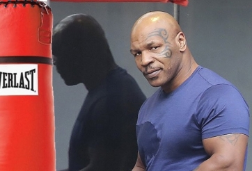 VIDEO: Võ sĩ hiếm hoi không bị hạ gục bởi 2 cú đấm 'thép' của Mike Tyson