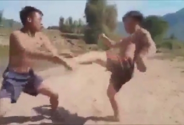 VIDEO: Hai thanh niên tỉ thí võ công mãn nhãn như phim hành động