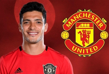 'Ronaldo Mexico' trên đường gia nhập MU