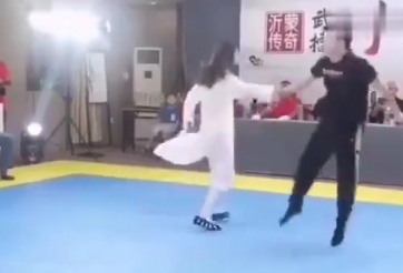 VIDEO: Cao thủ Trung Quốc dùng 'siêu năng lực' hạ gục 4 võ sĩ lực lưỡng