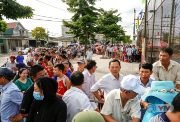 VTV Cup 2018: Sốc với cảnh hàng ngàn khán giả chờ mua vé