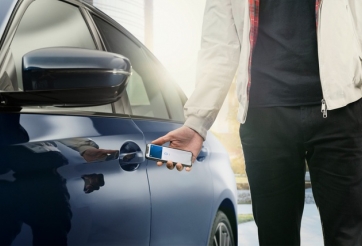 Chủ nhân BMW có thể dùng iPhone mở xe thay cho chìa khóa