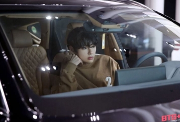 Nam ca sĩ BTS bất ngờ tậu SUV Genesis GV80 mới