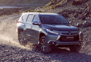 Mitsubishi Pajero Sport giảm giá sốc 200 triệu, đối đầu Ford Everest