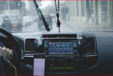 4 mẹo đơn giản xử lý kính ô tô bị mờ khi đi trong mưa