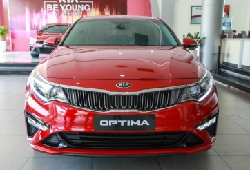 Giá Kia Optima giảm sâu tới gần trăm triệu, đấu Toyota Camry