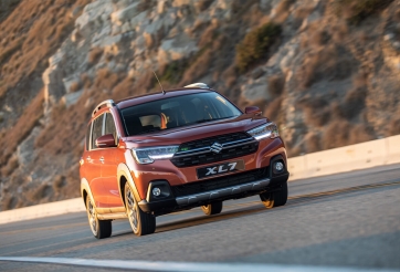 Suzuki XL7 bất ngờ đắt khách, 'rượt đuổi' vua doanh số Xpander
