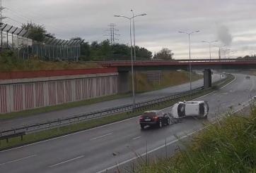 Ô tô mất lái 'quay như chong chóng' trên cao tốc vì tài xế lái ẩu