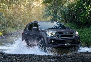 Isuzu Mu-X lộ diện trước giờ G, chờ ra mắt đấu Toyota Fortuner