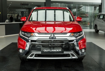 Mitsubishi Outlander tung thêm ưu đãi, quyết đấu Honda CR-V