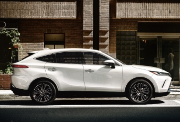 'Đàn em' Toyota Fortuner ra mắt có giá bán khủng