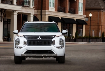 Mitsubishi Outlander 2021 ra mắt, giá bán hấp dẫn 'đe nẹt' CR-V