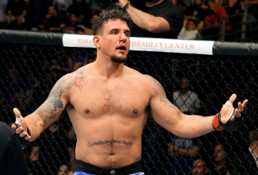 Cựu vô địch UFC gia nhập giải Boxing tay trần