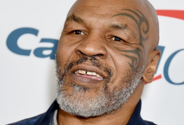 Mike Tyson suýt ngủ gục trước ống kính, fan hâm mộ lo ngại