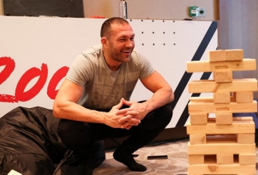 Anthony Joshua không nên chủ quan trước Kubrat Pulev