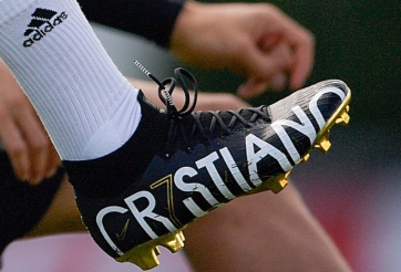 Cristiano Ronaldo khoe giày Nike Mercurial Superfly cực độc