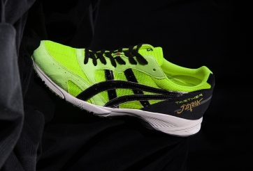 Asics ra mắt giày chạy đua chuẩn Nhật với thiết kế cổ điển