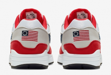 Nike bị con trai ông Trump chỉ trích vì mẫu giày kỷ niệm Quốc Khánh