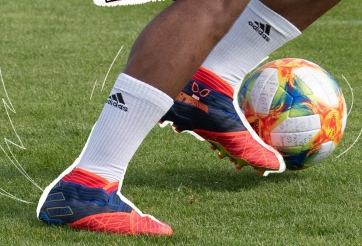 Adidas tung ra siêu phẩm giày đinh Người Nhện Xa Nhà