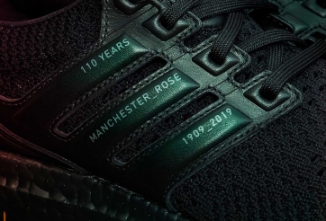 Cận cảnh Adidas UltraBoost 'Hoa hồng đỏ' của Manchester United