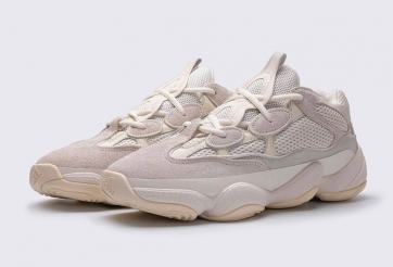 Cận cảnh siêu phẩm Adidas Yeezy 500 “Bone White” của Kanye West 