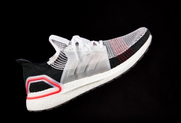 Ultra Boost 19 bất ngờ giảm giá sốc tới hơn 30%