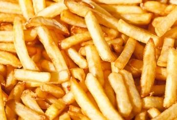 Cậu bé tuổi teen bị mù do chỉ ăn đồ ăn nhanh