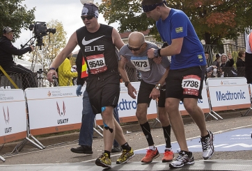 VIDEO: Sốc với những gì xảy ra với cơ thể khi bạn chạy quá nhiều?