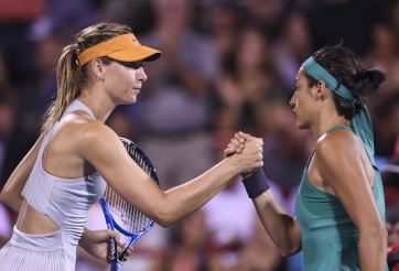 VIDEO: Bộ đồ Tennis 'đốt mắt' khán giả của búp bê Nga Sharapova