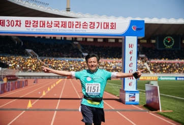 Đến SVĐ Kim Nhật Thành mà không cần đá cho Hà Nội FC nhờ chạy bộ