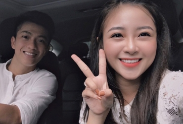 Phan Văn Đức 'tình tứ' bên bạn gái hot girl