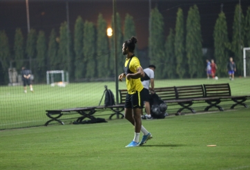 Cầu thủ Malaysia mặc 'áo đặc biệt' trong buổi tập đầu tiên