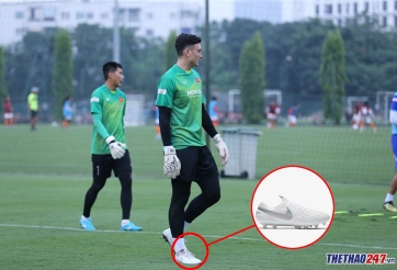 Giày đá bóng của thủ môn có gì đặc biệt?