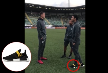 Văn Hậu diện Sneaker 750 USD dạo sân trước trận gặp AZ Alkmaar