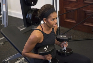 Vợ cựu tổng thống Mỹ Obama tập gym truyền cảm hứng