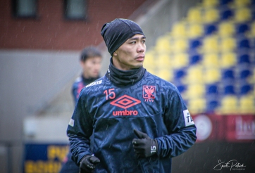 Công Phượng mặc kín mít trong buổi tập đầu mùa đông 