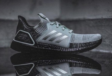 4 hãng giày thể thao giảm giá 'hấp dẫn' cuối tuần 15/12