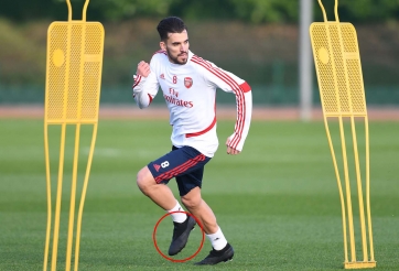 Sao Arsenal bí mật thử nghiệm giày đinh mới của Nike