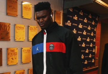 Sao bóng rổ NBA mặc đồ quảng bá cho Paris Saint-Germain