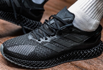 Trên chân Adidas 4D Run 1.0 'Triple Black'