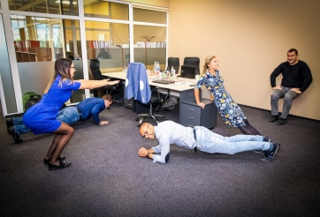 7 động tác tập thể dục có lợi cho dân văn phòng ngồi nhiều