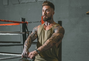 Bài tập tăng cơ ngực tại nhà kết hợp tạ đơn và hít đất