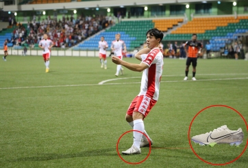 Công Phượng thường dùng giày đá bóng nào?