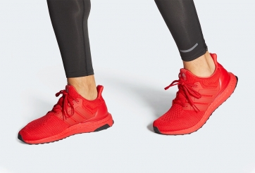 Adidas ngược về 2015 với UltraBoost siêu đỏ