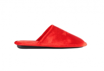 Balenciaga ra mắt dép đi trong nhà giá sốc