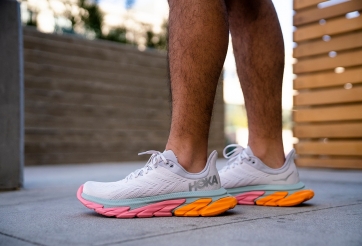 Hoka One One ra mắt giày hỗ trợ gót đầy sáng tạo